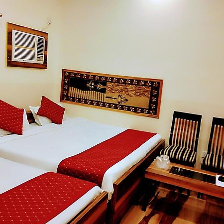 Bhagyashree Guest House 2 Km To Vishwanath Temple, Ganga Ghat Parking Available Varanasi Exterior photo