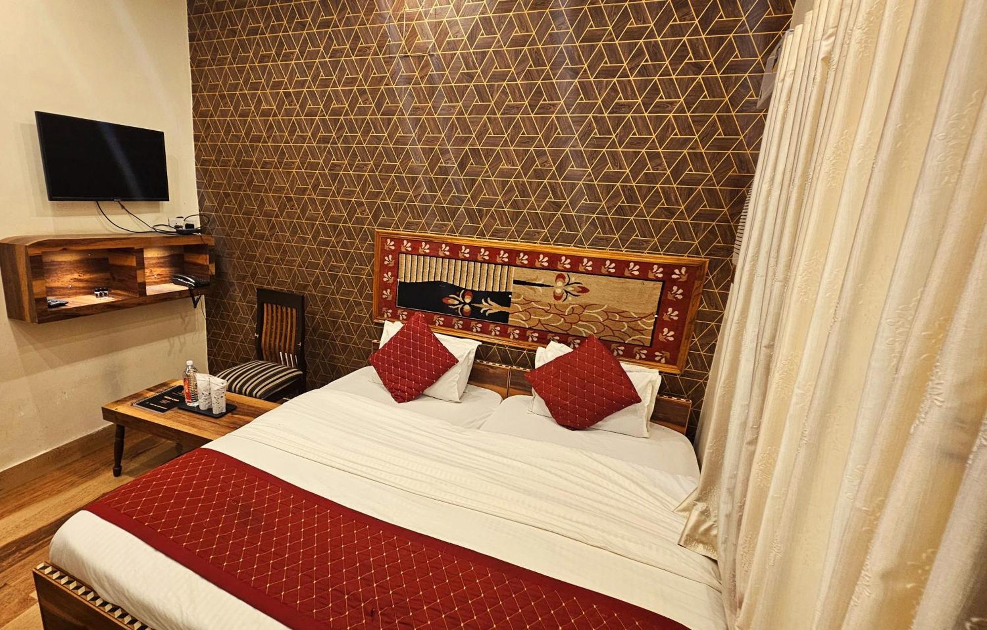 Bhagyashree Guest House 2 Km To Vishwanath Temple, Ganga Ghat Parking Available Varanasi Exterior photo